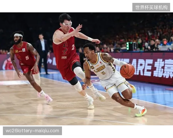 张镇麟攻防一体表现全面，上海队客场大胜浙江广厦拿到冠军点。